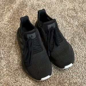 Adidas Swift tennis shoes, sz 10